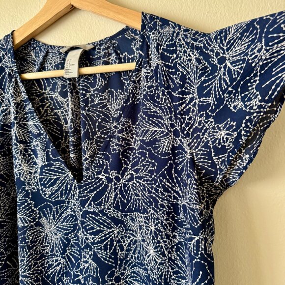 H&M Women's Pullover Blouse Blue Chiffon Flutter Sleeve V-Neck Tunic Top - Picture 6 of 9